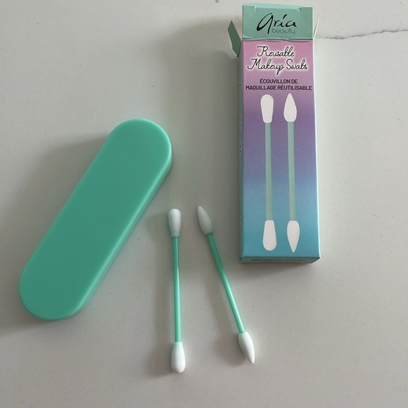 Aria Beauty Other - Aria Beauty Reusable Makeup Swabs with Case